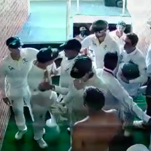 Watch: De Kock, Warner in off-field confrontation