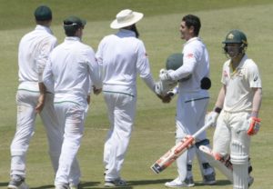 Read more about the article Proteas toil in first session