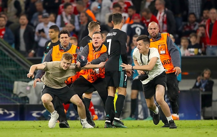 You are currently viewing Uefa charges Bayern Munich over pitch invasion and banner