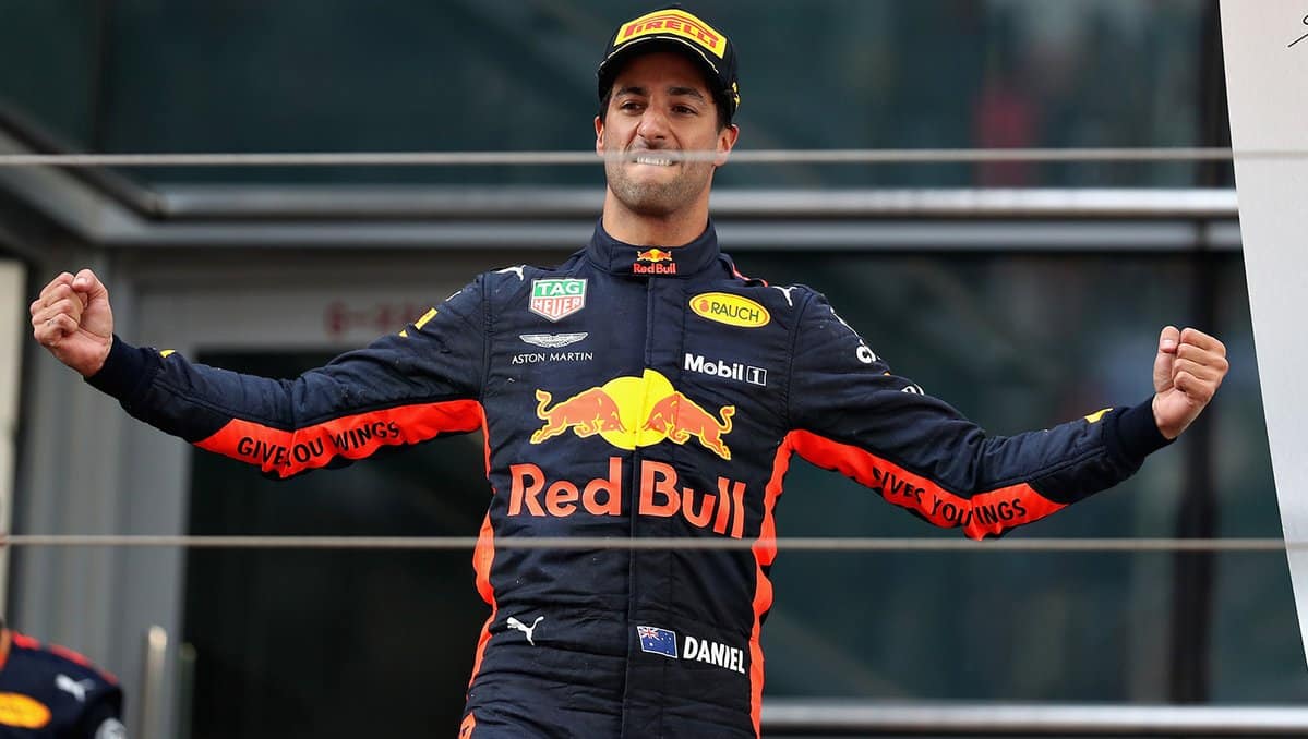 You are currently viewing Ricciardo wins wild Chinese Grand Prix