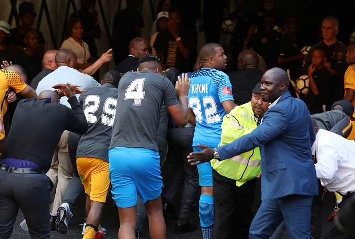 You are currently viewing Watch: Chiefs fans turn to hooliganism at FNB Stadium