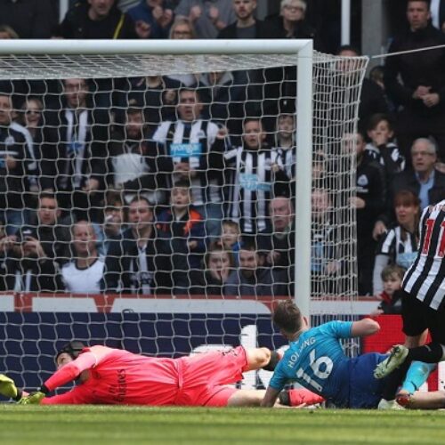 Newcastle edge Arsenal