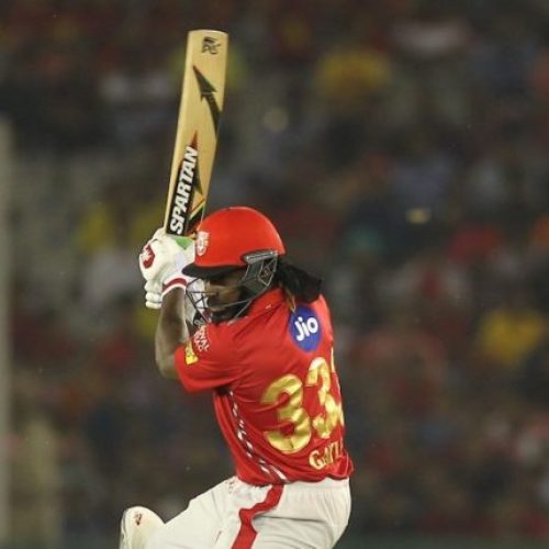 Gayle smashes Kings XI to victory
