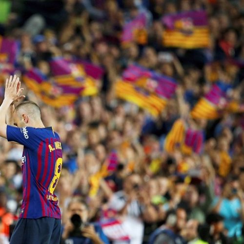 Iniesta gives emotional Barcelona farewell