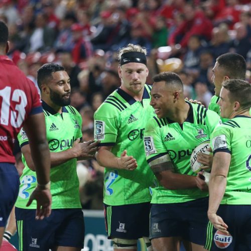 Highlanders snatch late win over Reds