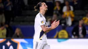 Read more about the article Watch: Ibrahimovic sent off for slapping opponent