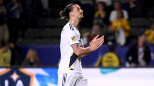 Read more about the article Watch: Ibrahimovic sent off for slapping opponent