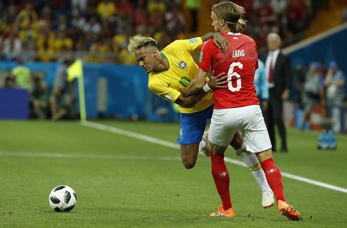 You are currently viewing ‘Aching’ Neymar urges referees to intervene