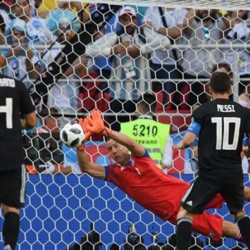 Messi misses penalty as Argentina drop points