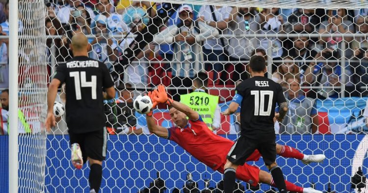 You are currently viewing Messi misses penalty as Argentina drop points