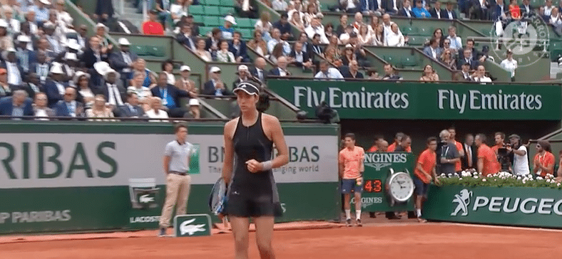 You are currently viewing Watch: Muguruza eases past Sharapova
