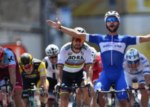 Read more about the article Gaviria wins again to keep yellow jersey