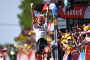 Read more about the article Degenkolb wins dramatic crash-ridden stage