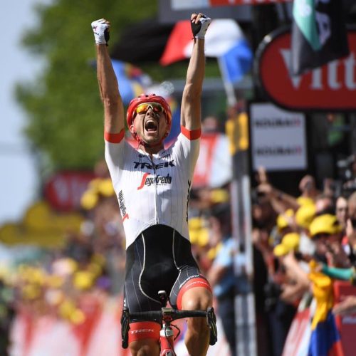 Degenkolb wins dramatic crash-ridden stage