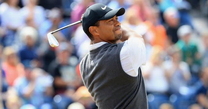 You are currently viewing Tiger roars into contention