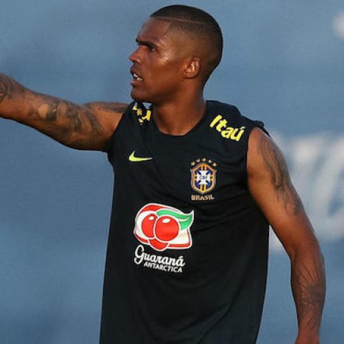 Douglas Costa resumes training with Brazil