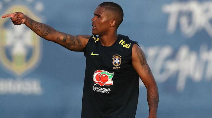 You are currently viewing Douglas Costa resumes training with Brazil