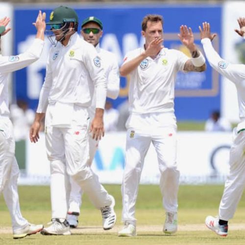 Steyn takes 421st Test wicket