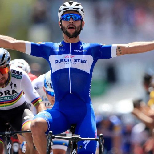 Gaviria wins stage one as Froome crashes