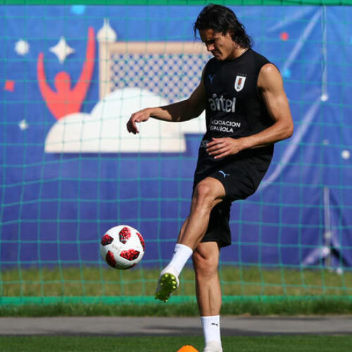 Cavani trains but Tabarez refuses to reveal line-up