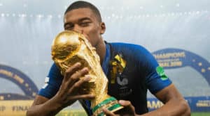 Read more about the article Mbappe shows off signed Pele shirt