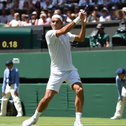 Federer into second round at Wimbledon