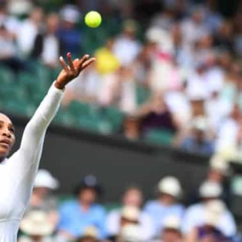 Serena advances, Wozniacki crashes out at Wimbledon