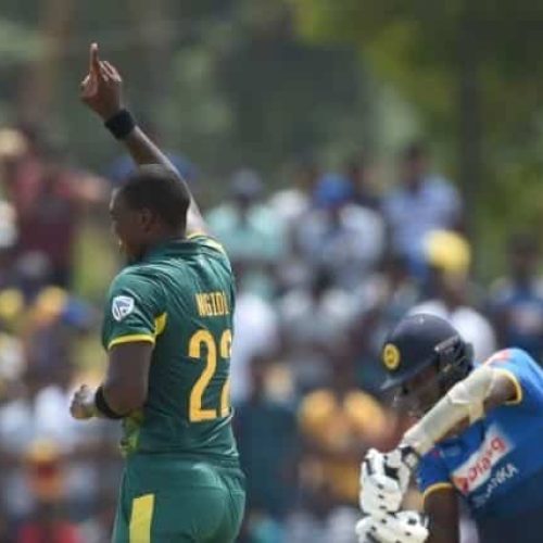 Mathews helps Sri Lanka to 244