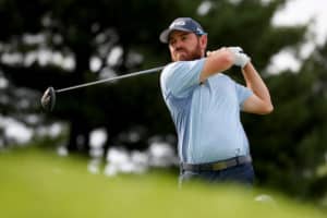 Read more about the article Oosthuizen battles to under par start
