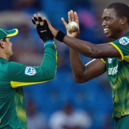 Three changes as Proteas bowl first