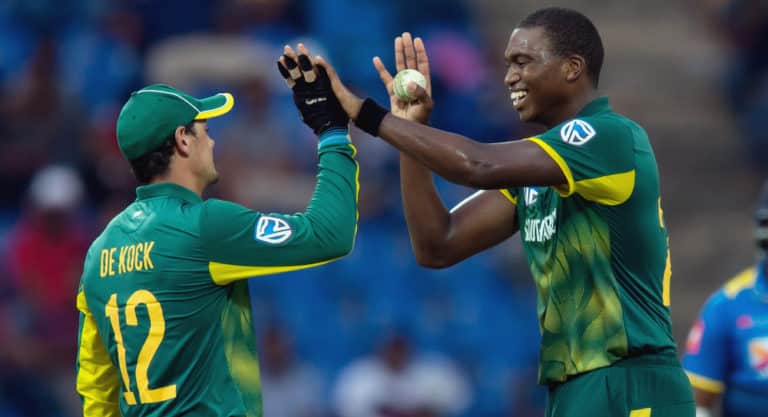 You are currently viewing Three changes as Proteas bowl first
