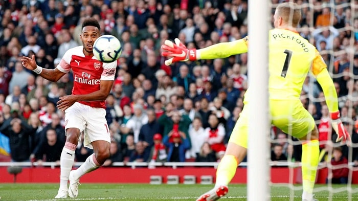 You are currently viewing Aubameyang, Lacazette guide Arsenal past Everton