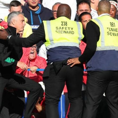 Mourinho accepts apology over touchline row