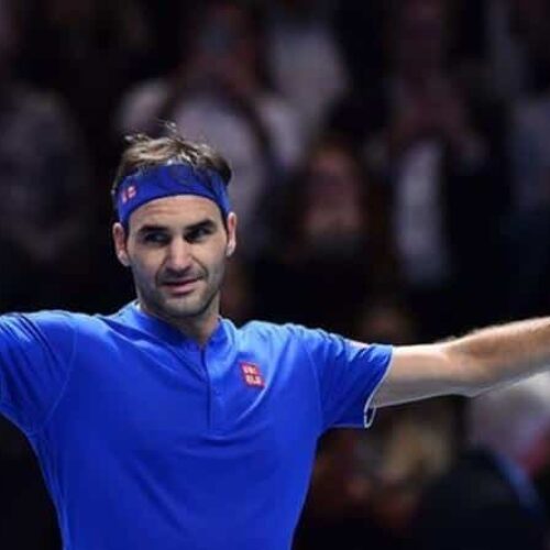 Federer defeats Anderson to advance in London