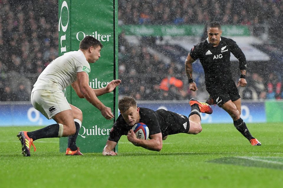 You are currently viewing All Blacks bury England