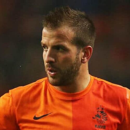 Van der Vaart announces retirement