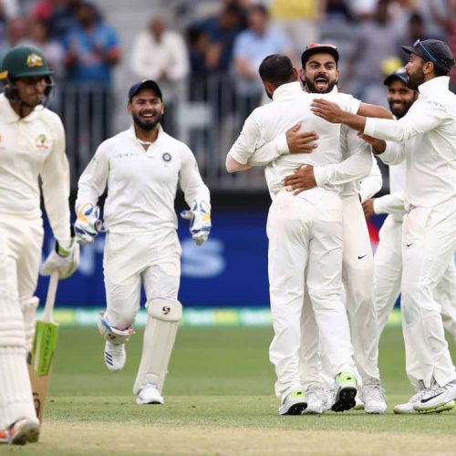 Australia stumble after pegging India back