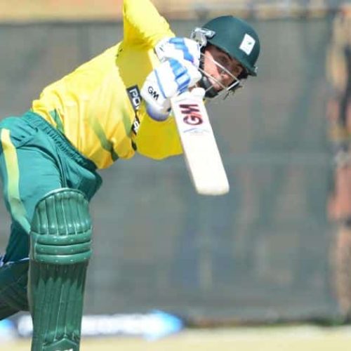 Ackerman, Richards make Pakistan sweat