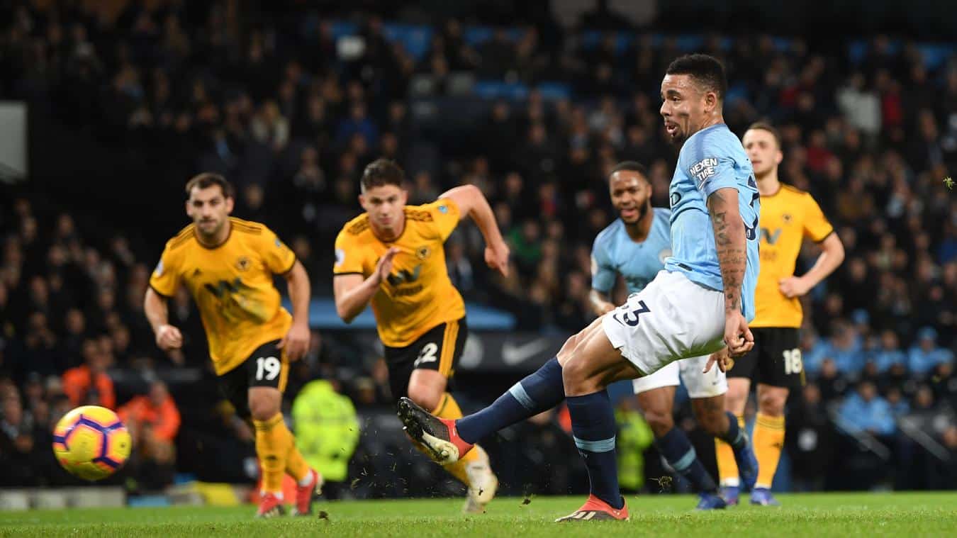 You are currently viewing Man City cruise past 10-man Wolves