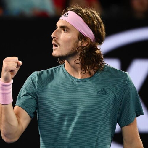 Tsitsipas stuns Federer, advances to quarter-finals