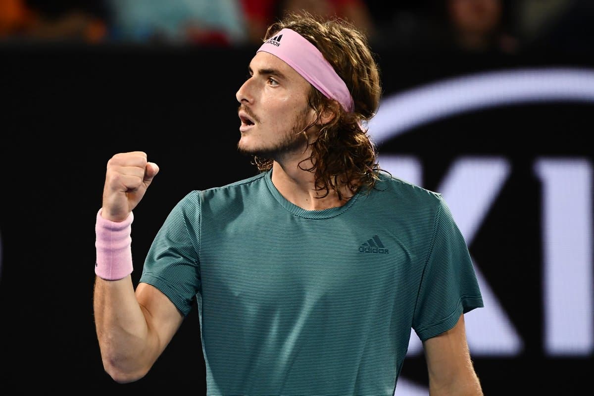 You are currently viewing Tsitsipas stuns Federer, advances to quarter-finals