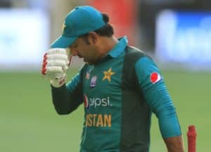 Read more about the article Sarfaraz caught out by hot mic