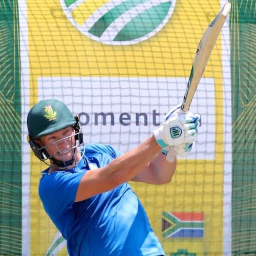 Van der Dussen debuts as Proteas bat first