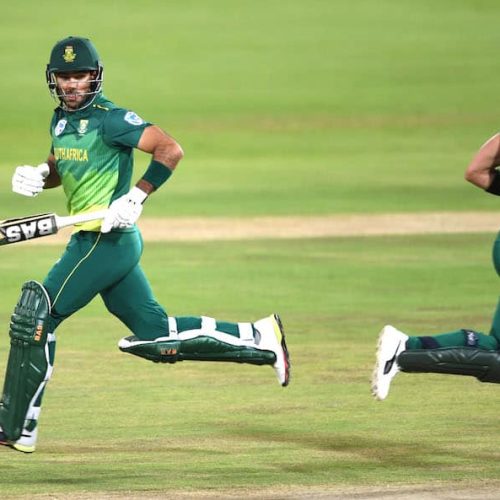 Rain puts Proteas 2-1 up