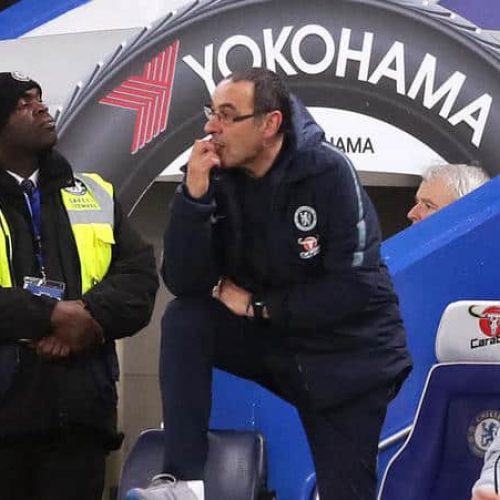 Sarri not concerned as Chelsea fans turn against manager