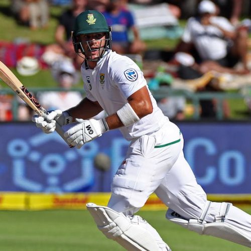 De Bruyn out as Proteas bat first in Durban