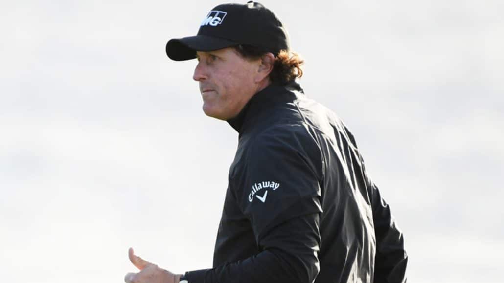 You are currently viewing Mickelson’s victory delayed by poor weather