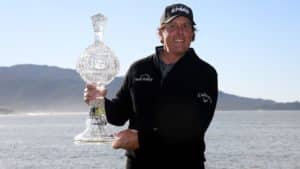 Read more about the article Mickelson breezes home, claims 44th Tour win