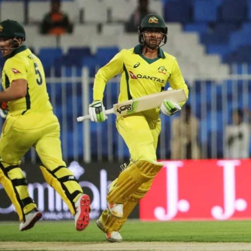 Finch ton guides Australia past Pakistan