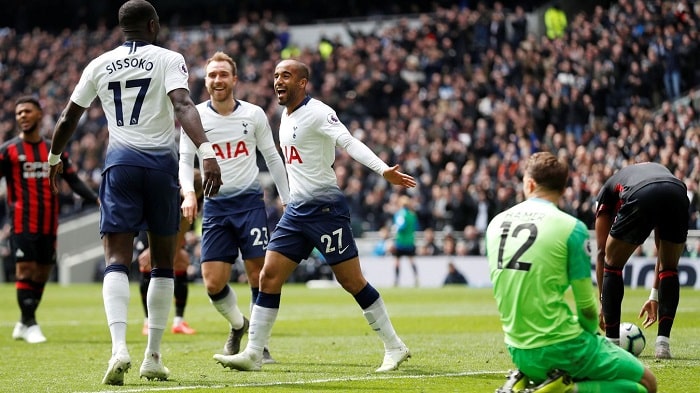You are currently viewing Moura hat-trick fires Spurs past Huddersfield
